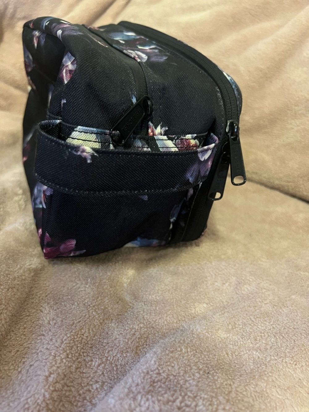 Herschel Supply Company X-Large Gothic Floral - Picture 4 of 8